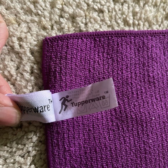 Tupperware microfiber athletic towel - Picture 3 of 8